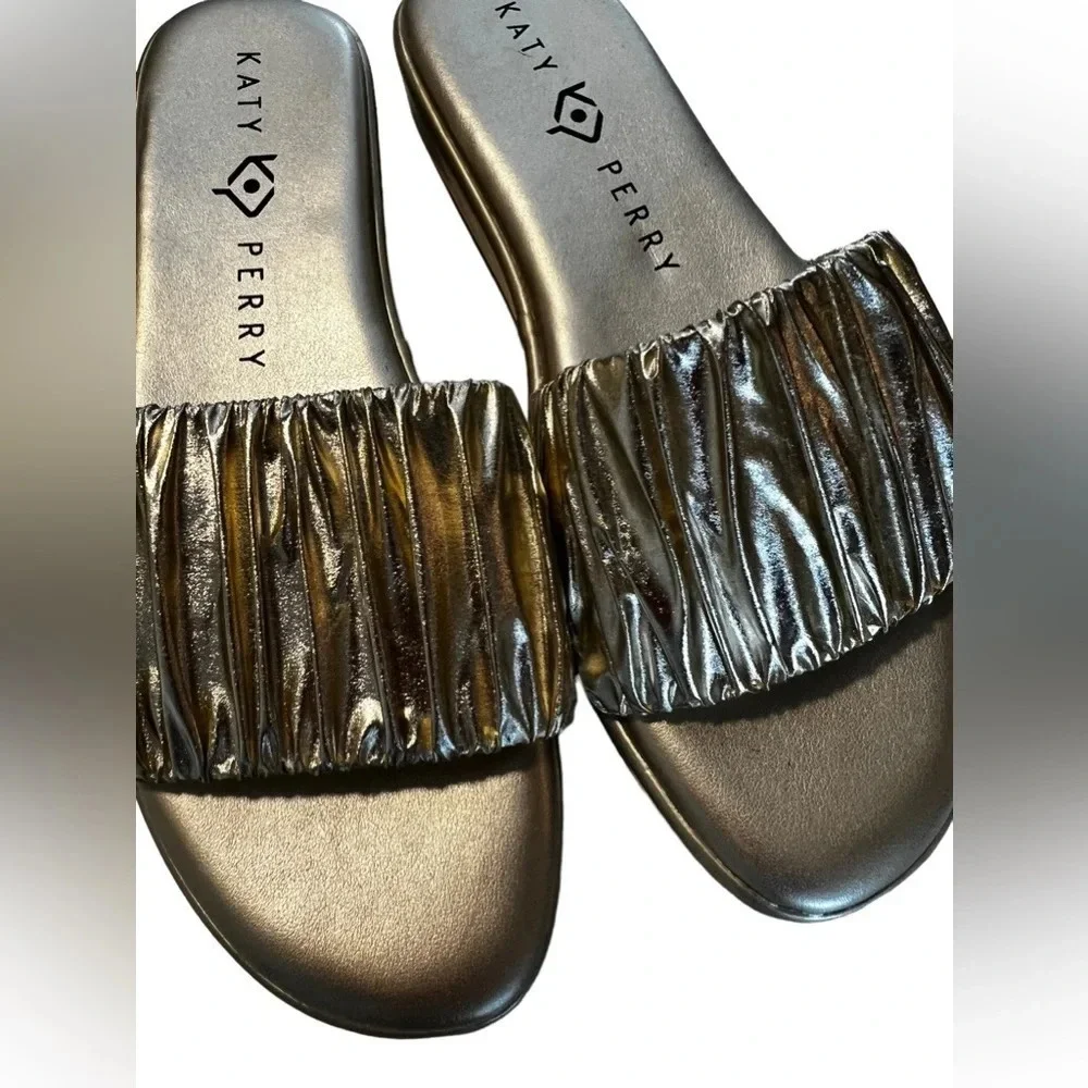 Katy Perry • The Lizzie Metallic Foil Gold Slides